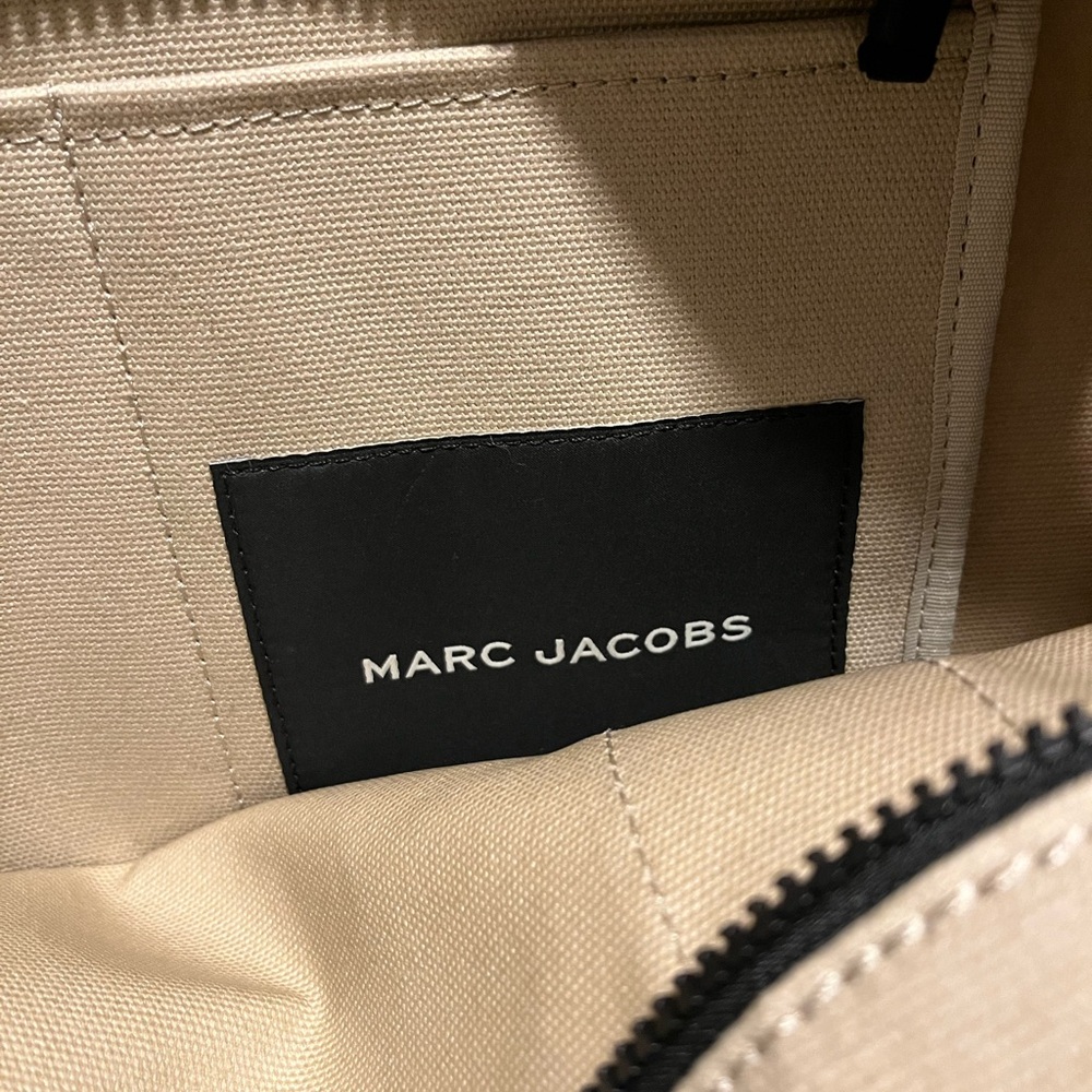 Marc Jacobs The Canvas Large Tote Bag in beige - Picture 6 of 6